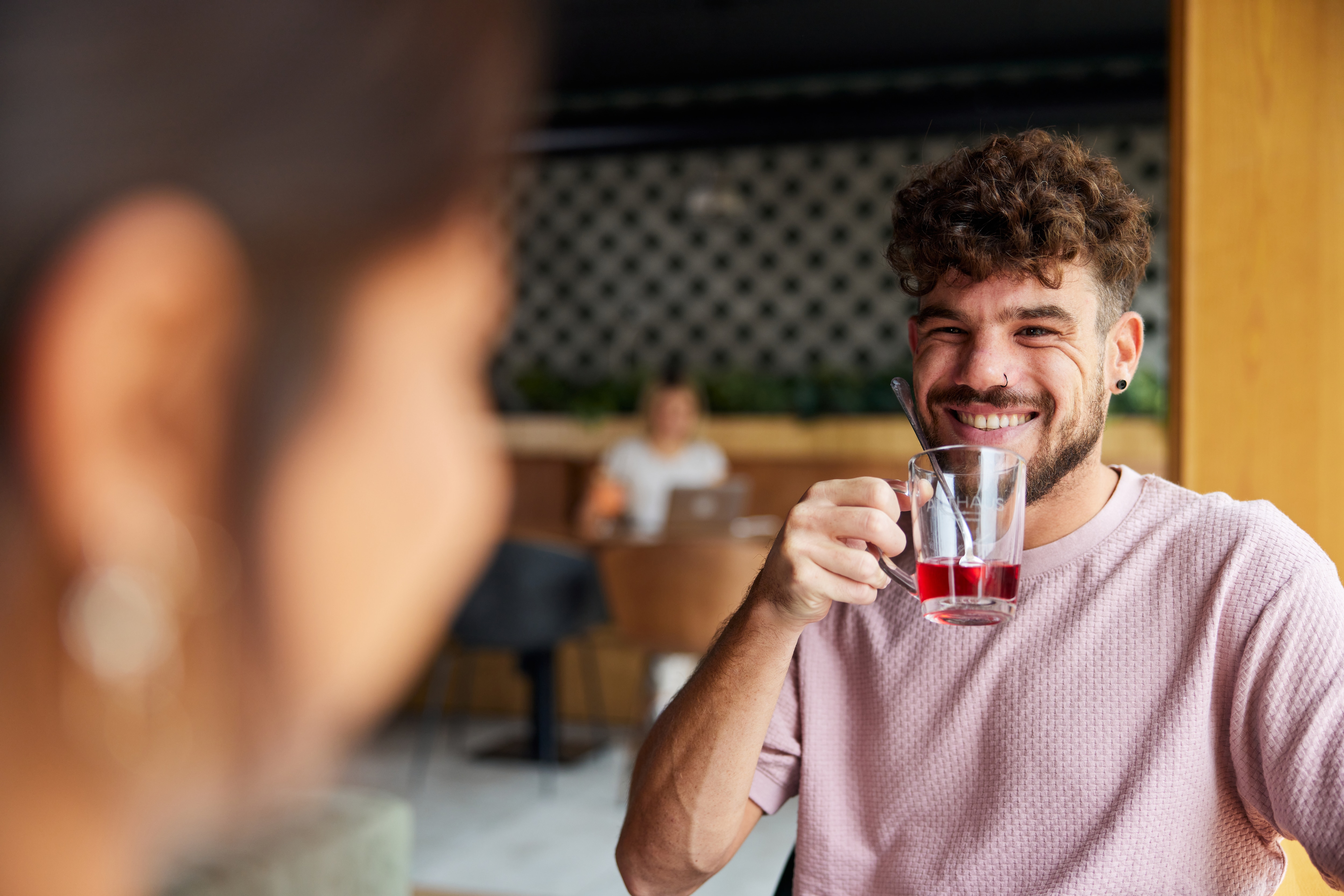 Person drinking black tea for antioxidants