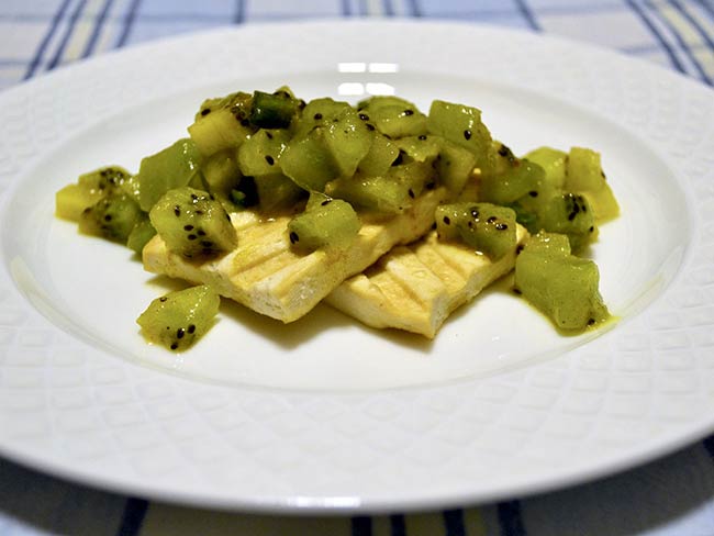 Kiwi Salsa on plate with crackers