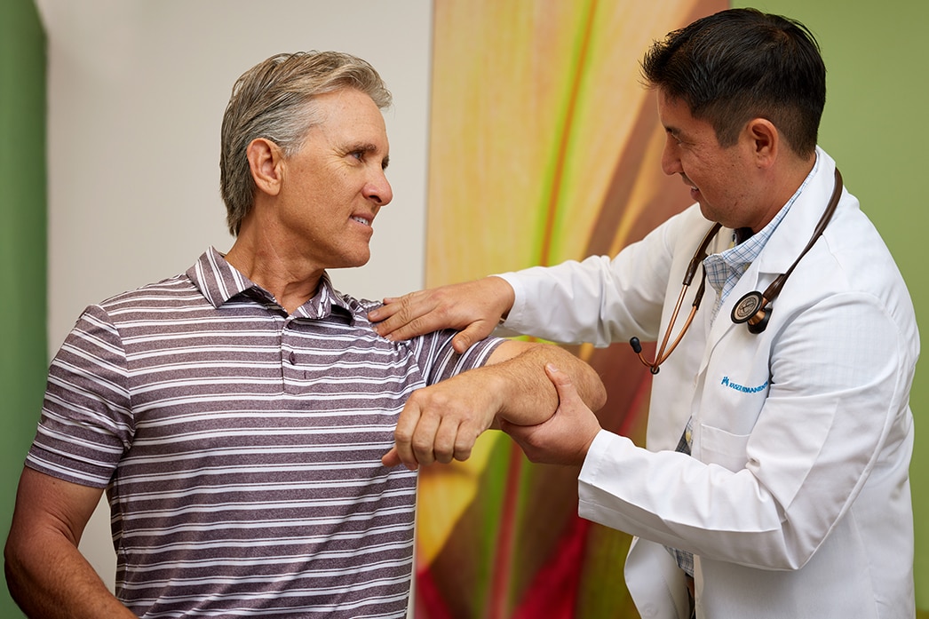 Kaiser Permanente doctor examining patient’s shoulder