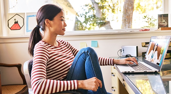 Person talking to a doctor on their laptop